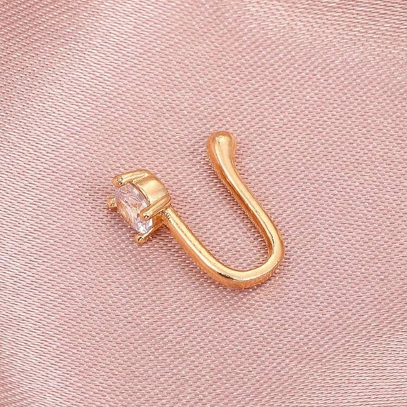🎀 Pierce-less Zircon Nose Ring Cuff 🎀 - Picture 3 of 5